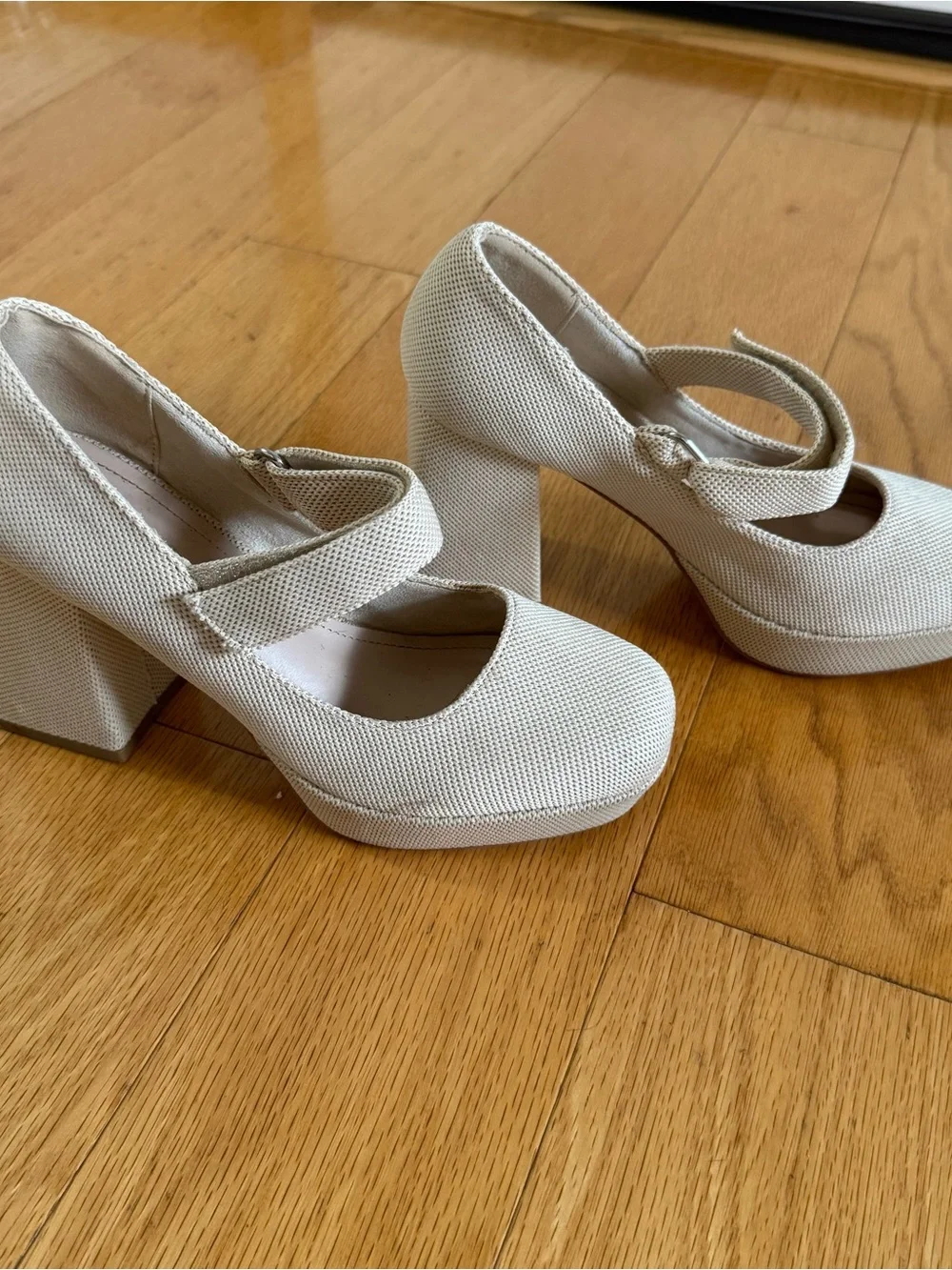 Tan beige fabric Mary Jane shoes platform heels size 6 .